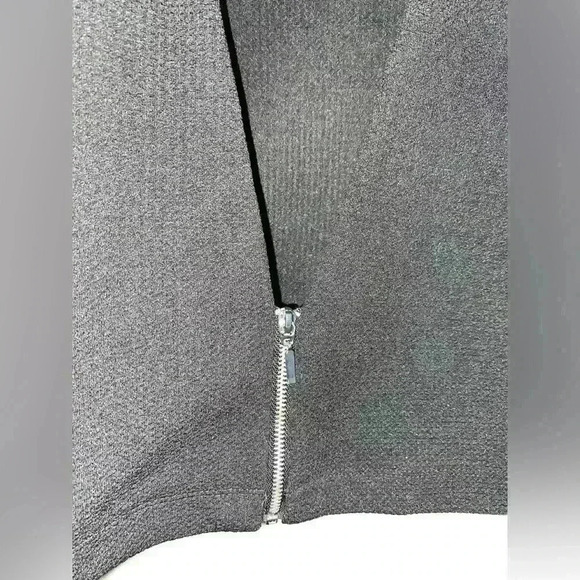 💜 Black Textured Front Zipping Cover Up Top - Picture 4 of 5